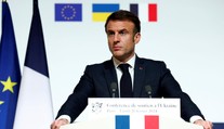 Macron nevylučuje vyslanie vojakov na Ukrajinu. Malo by to byť na báze dobrovoľnosti