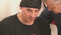 Synovi podnikateľa, ktorého spájajú s podsvetím, našli počas razie špeciálnu zbraň