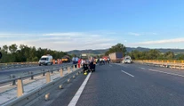 Hromadná nehoda na D1: Pri Voderadoch sa zrazilo niekoľko vozidiel za sebou v rôznych pruhoch