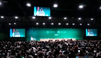 Klimatická konferencia v Dubaji: Padla dohoda o odklone od fosílnych palív