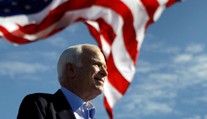 Zomrel republikánsky senátor John McCain (†81), politická elita mu vzdala hold