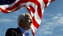 Zomrel republikánsky senátor John McCain (†81), politická elita mu vzdala hold
