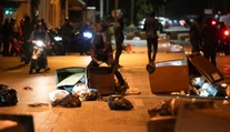 Počas štvrtej noci protestov vo Francúzsku zadržali takmer tisíc ľudí