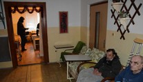 Kam pôjdu starkí z domu hrôzy v Hronovciach? Dočasne žijú v psychiatrickej nemocnici