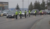 Nová stratégia. Polícia začala uzatvárať mestá a kontrolovať alkohol u každého jedného vodiča