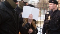 Extrémistku Sheilu Szmerekovú, ktorá sa vyhrážala prezidentke, zbavili obvinení pre nepríčetnosť