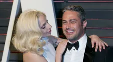 Expriateľ Lady Gaga sa vyzliekol v novom seriáli: Toto telo patrilo slávnej speváčke