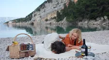 Michaela Čobejová predstavuje teaser trailer filmu Smolu nosíš ty, láska