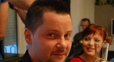 Pri varení mi pomáha priateľka!