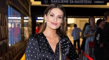 Prvé zábery sú vonku: S tehotenským bruškom vyzerá nádherne