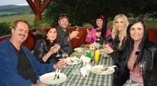Konflikty stále pokračujú...! A farmári to Monike nedarujú!