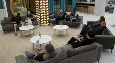 Fú, v dome padali otázky na telo. Za hlasom Big Brothera boli známe tváre