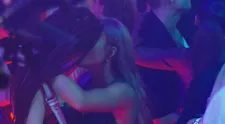 Ráchel oslavovala po svojom. Vášnivé bozky s priateľkou pred fanúšikmi
