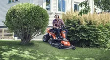Záhradný traktor vs. rider: Rozhodnutie môžu ovplyvniť tieto faktory