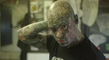 Plánuje si potetovať každý kúsok kože! Neuveríte, čím sa živí