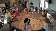 Všimli ste si tento detail? Čo robila vo farmárskej kuchyni?
