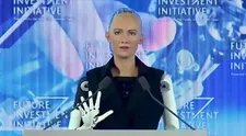 Robotke Sophii udelili občianske práva. Humanoidi sa pomaly stávajú súčasťou spoločnosti