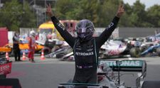 F1: VC Španielska ukoristil Hamilton pred Verstappenom
