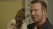 Psík je hlavou hviezdou seriálu! Moderátori neverili tomu, čo dokáže