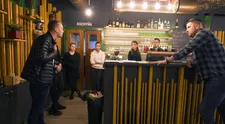 Majiteľ obviní čašníka, že okráda zákazníkov: Môžeš prísť o robotu!