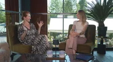 Výletovala s Clooneym, na párty stretla Juliu Roberts. Život slovenskej herečky je na knihu
