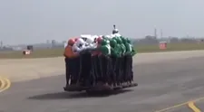 VIDEO: Svetový rekord na kolesách! Neuveríte, koľkí ľudia sa odviezli na jednej motorke