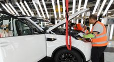 Jaguar Land Rover plánuje obnoviť výrobu v nitrianskom závode v polovici mája