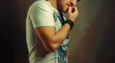 Neuveriteľná podoba! Tohto slovenského herca by ste od Tomáša Maštalíra nerozoznali