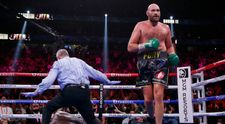 Fury s Wilderom predviedli famózne divadlo. Knockout napokon udelil Fury a obhájil opasok WBC