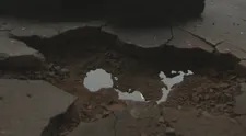 Jeden z bratislavských mostov je ako deravý syr. Ľudia sa boja, že sa pod nimi prepadne