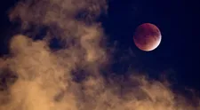 Dnes je ideálny čas na nový začiatok. Oblohu rozžiari ružový Mesiac
