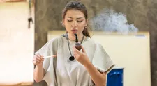 Doteraz poznala akurát tak šalát z burgra! Ema sa na Farme mení