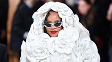 Oplatilo sa počkať! Rihanna prišla na Met Gala hodinu po uzatvorení červeného koberca