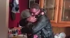 Dala ho na adopciu, aby mal lepší život: Dojímavé stretnutie matky so synom po 44 rokoch!