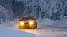 Sneží a vy už máte letné pneumatiky? 7 rád, ako jazdiť