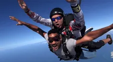 Filmová scéna? Nie, realita! Will Smith skočil z lietadla!!!