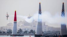 Pozrite si to najlepšie z Red Bull Air Race v Abú Dabí