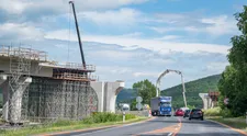 Výstavba R2 pri Mýtnej bude meškať vyše roka, hoci cestu mali otvoriť už o pár dní
