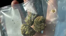 Droga z automatov posiela deti na urgenty. Predajca sa však bráni
