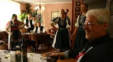 Karol Farkašovský: Sexi tanečnice priamo v obývačke!