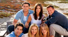 Priatelia prehovorili! Sú zdrvení, toto sú ich slová dva dni po smrti Matthewa Perryho
