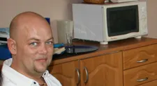 Z rohlíka som si vytiahol špagát!