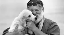 Fotil Madonnu, DiCapria či Brada Pitta: Svetoznámy fotograf sa vracia do Prahy