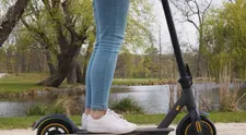 Recenzia AERIUM T350 PRO: Skroťte mestskú džungľu s šikovnou elektrokolobežkou