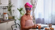 Opäť sa ocitol v ženskom tele