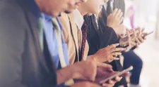 Telefonovanie a SMS do zahraničia od budúceho roku zlacnejú. Pozrite si nové ceny