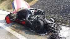 Luxusné Ferrari začalo horieť počas jazdy. Zostalo po ňom iba toto