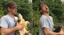 Rybár sa chcel pomaznať s korytnačkou. Zviera to pochopilo po svojom