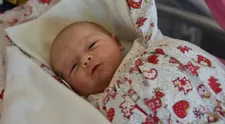 Kedy budú mať otcovia platené voľno, aby pomohli s narodeným bábätkom?