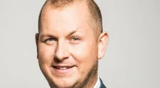 Bez servítky je späť! Čo vyvedie životabudič starších dám Martin Jakubec?